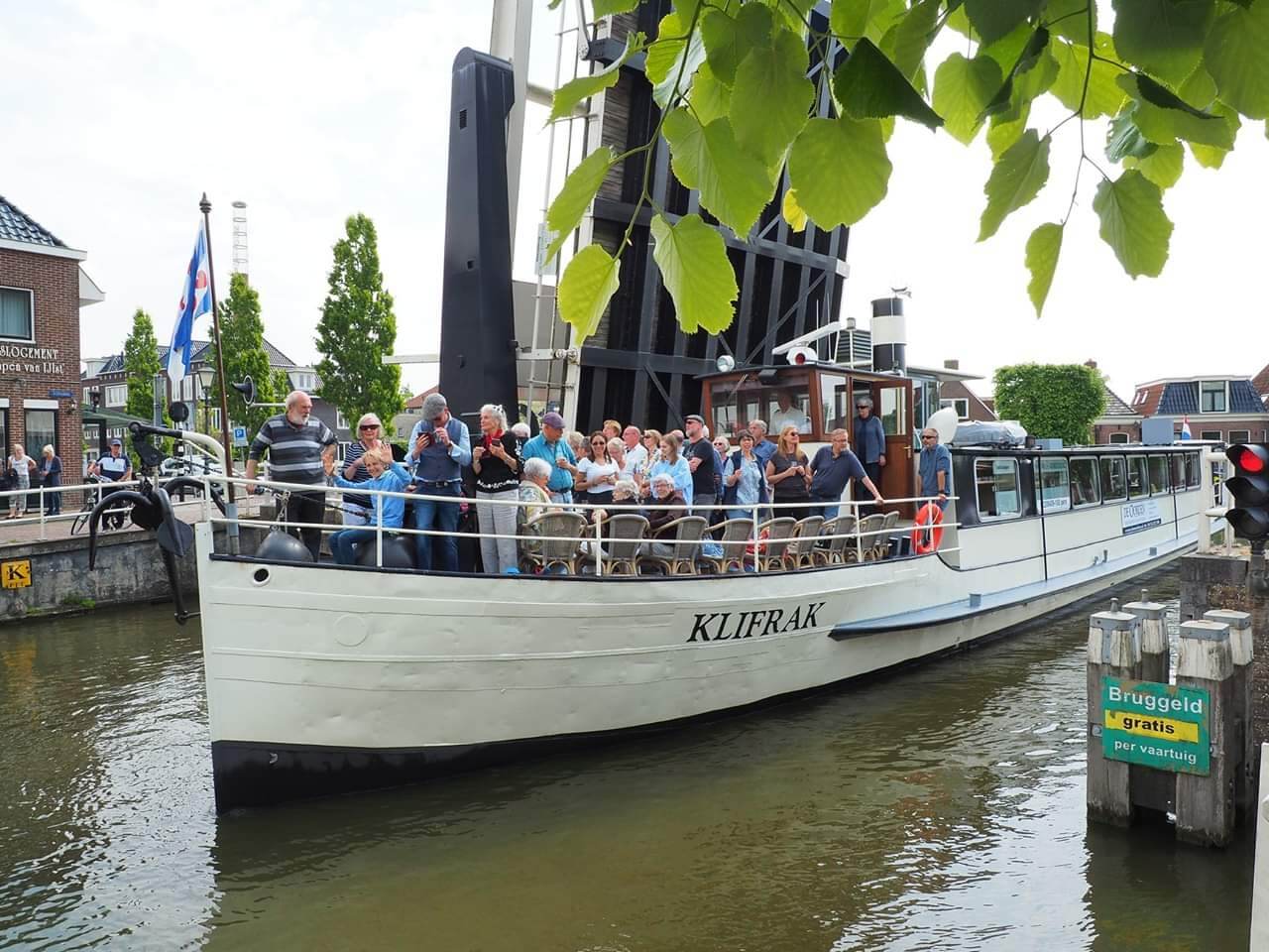 Partyboot huren Friesland - fb_img_1558634233150